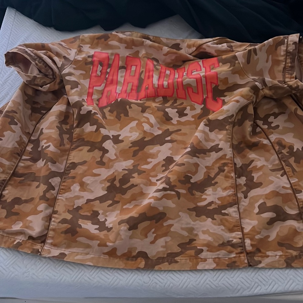 A really good cool baseball style jersey from Forever 21. Only worn twice.